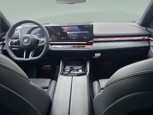 Used 2026 BMW i5 eDrive40 w/ M Sport Package image 9