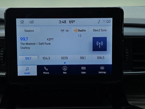 Used 2022 Ford Explorer Limited w/ Equipment Group 301A AWD/4WD image 30