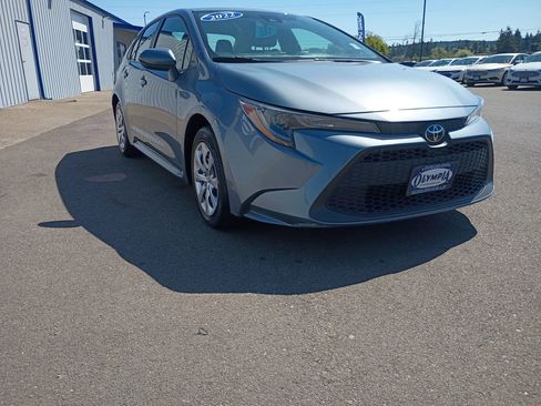 Used 2022 Toyota Corolla LE FWD image 3