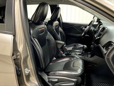 Used 2020 Jeep Cherokee Trailhawk w/ Cold Weather Group image 7