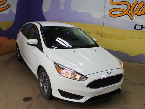 Used 2017 Ford Focus SE w/ SE Winter Package FWD image 2