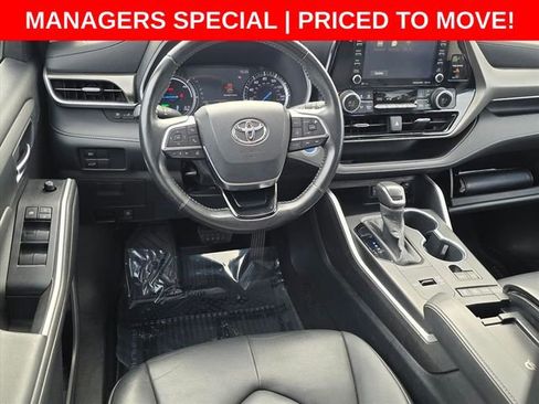 Used 2020 Toyota Highlander XLE image 14