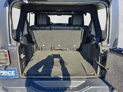 Used 2016 Jeep Wrangler Unlimited Rubicon image 12