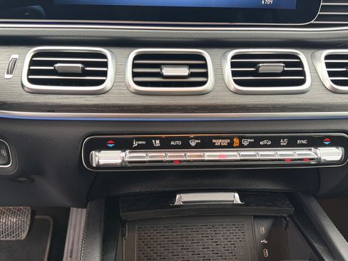 Used 2025 Mercedes-Benz GLS 450 4MATIC image 35