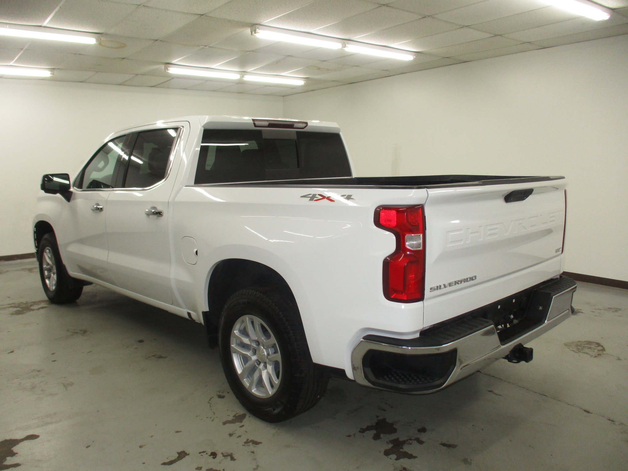 Used 2020 Chevrolet Silverado 1500 LTZ w/ LTZ Convenience Package AWD/4WD image 13