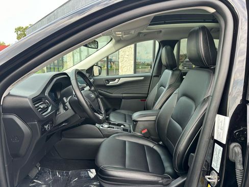 Used 2025 Ford Escape Platinum AWD/4WD image 2