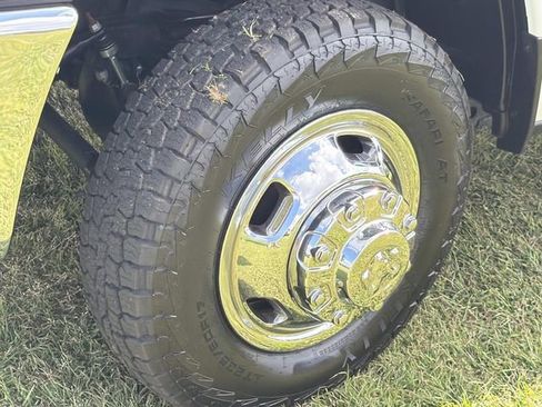 Used 2024 RAM 3500 Tradesman w/ Chrome Appearance Group AWD/4WD image 17