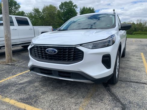 Used 2025 Ford Escape Active AWD/4WD image 2