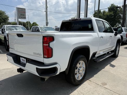 Used 2024 Chevrolet Silverado 2500 High Country AWD/4WD image 5