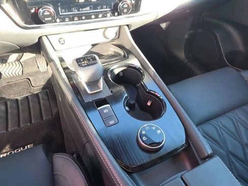 Used 2023 Nissan Rogue Platinum w/ Platinum Premium Package image 19