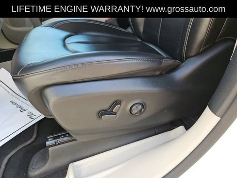 Used 2023 Chrysler Pacifica Touring-L FWD image 13