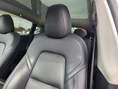 Used 2021 Tesla Model Y Long Range image 11