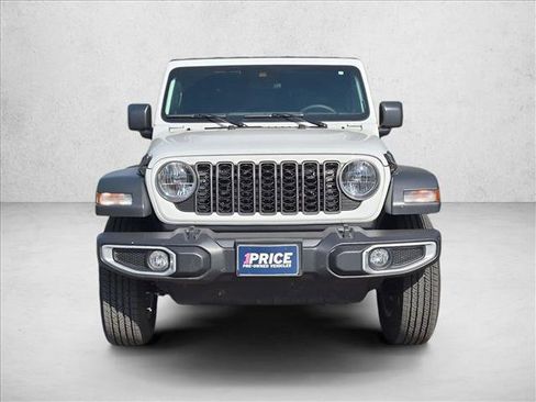 Used 2025 Jeep Gladiator Sport AWD/4WD image 2