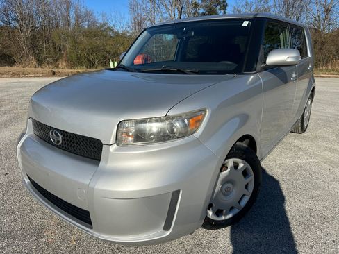 Used 2009 Scion xB image 1