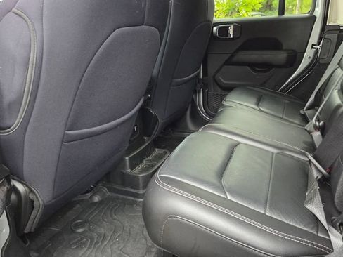 Used 2018 Jeep Wrangler Unlimited Sahara AWD/4WD image 6