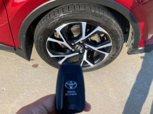 Used 2018 Toyota C-HR image 5