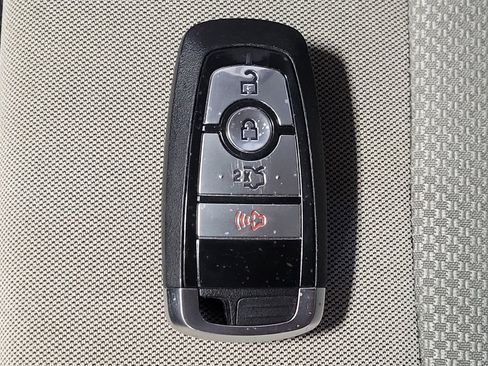 Used 2020 Ford Fusion SE FWD image 32