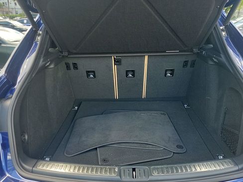 Used 2024 Porsche Macan image 16