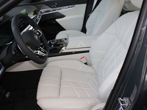 New 2026 BMW i7 eDrive50 w/ M Sport Package image 5