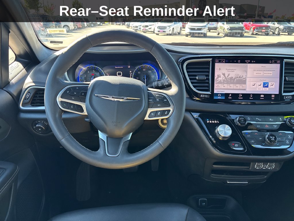 Used 2025 Chrysler Pacifica Select FWD image 19