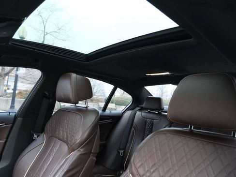 Used 2019 BMW 540i xDrive w/ M Sport Package image 38