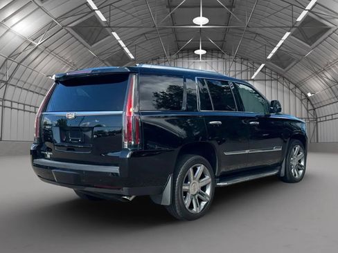 Used 2015 Cadillac Escalade Luxury image 5