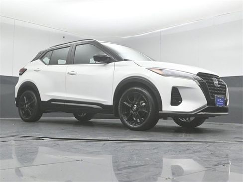 Used 2023 Nissan Kicks SR image 35