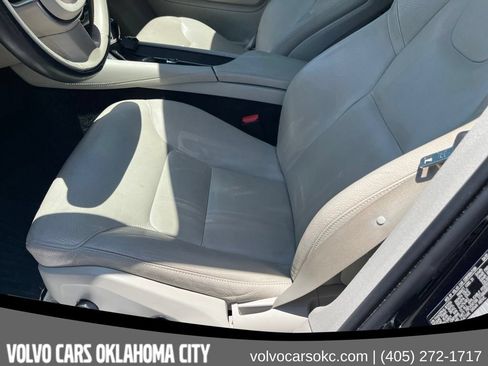 Used 2020 Volvo XC90 T6 Momentum w/ Protection Package Premier AWD/4WD image 10