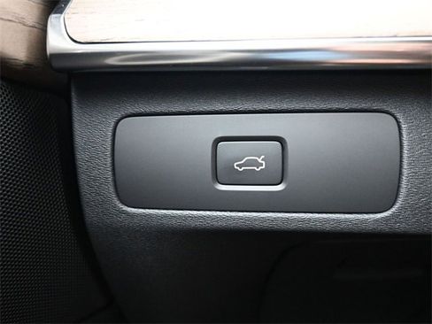 New 2026 Volvo XC90 B6 Plus w/ Protection Package Premier image 38