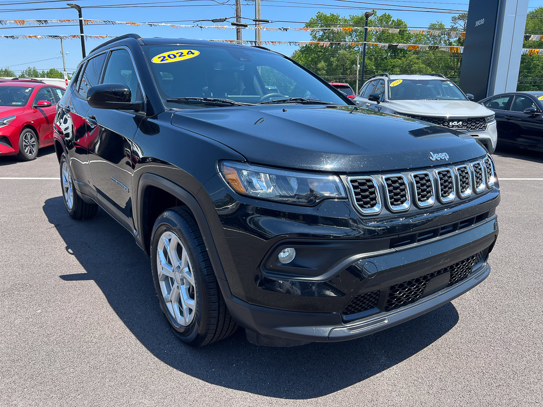 Used 2024 Jeep Compass Latitude AWD/4WD image 8