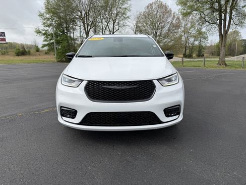New 2026 Chrysler Pacifica Select FWD image 2