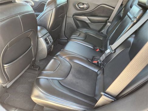 Used 2019 Jeep Cherokee Latitude Plus image 29