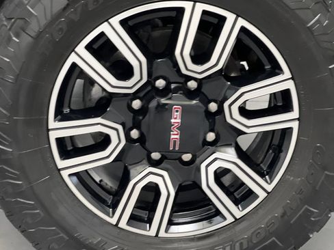 Used 2022 GMC Sierra 2500 AT4 w/ AT4 Preferred Package AWD/4WD image 75