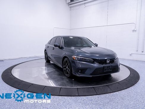 Used 2024 Honda Civic Sport Touring image 3