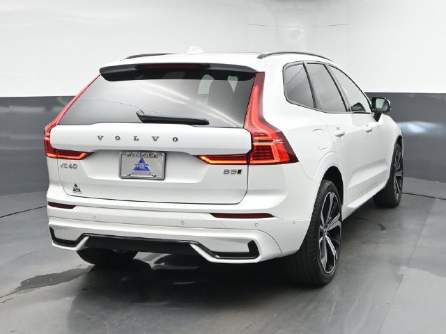 Used 2024 Volvo XC60 B5 Ultimate w/ Protection Package Premier AWD/4WD image 8