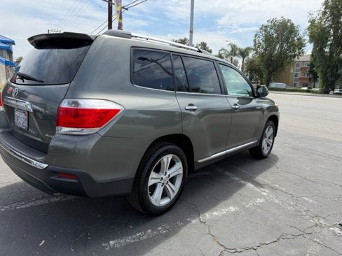 Used 2012 Toyota Highlander Limited w/ Tow Pkg AWD/4WD image 9