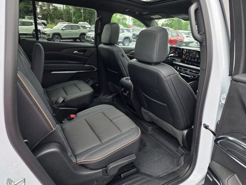 Used 2026 Chevrolet Traverse High Country w/ LPO, Floor Liner Package AWD/4WD image 22