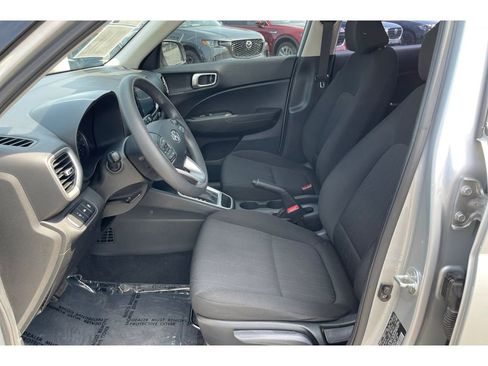 Used 2021 Hyundai Venue SE FWD image 11