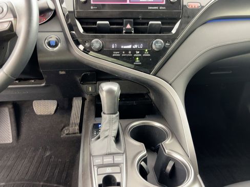 Used 2022 Toyota Camry XSE image 19
