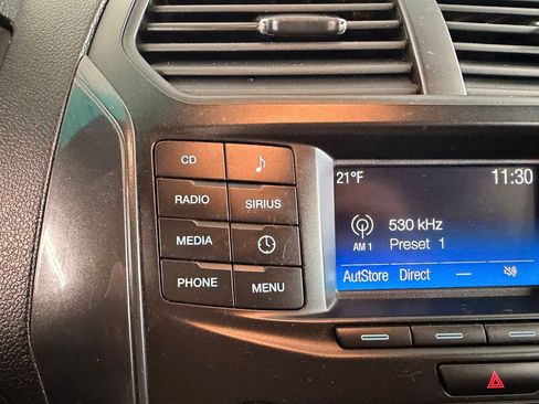 Used 2017 Ford Explorer XLT image 22