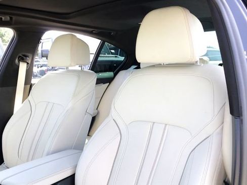 Used 2020 BMW 530i w/ Convenience Package RWD image 11