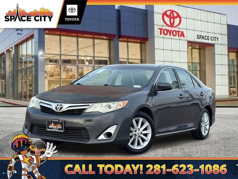 Used 2014 Toyota Camry L image 1