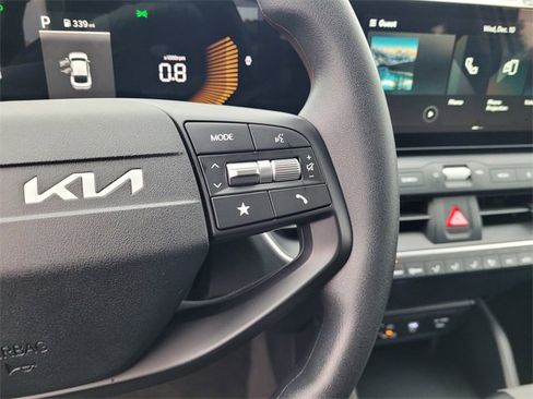 Used 2025 Kia K4 LXS image 19