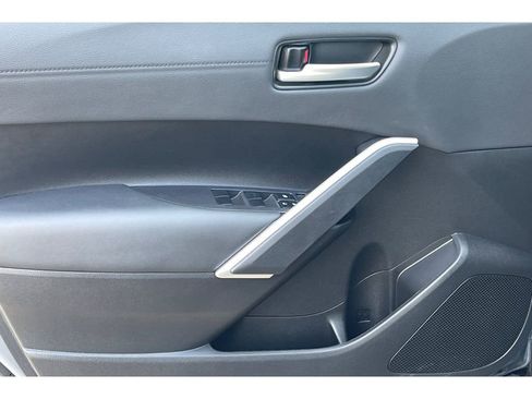 Used 2024 Toyota Corolla Cross XLE w/ Convenience Package image 11