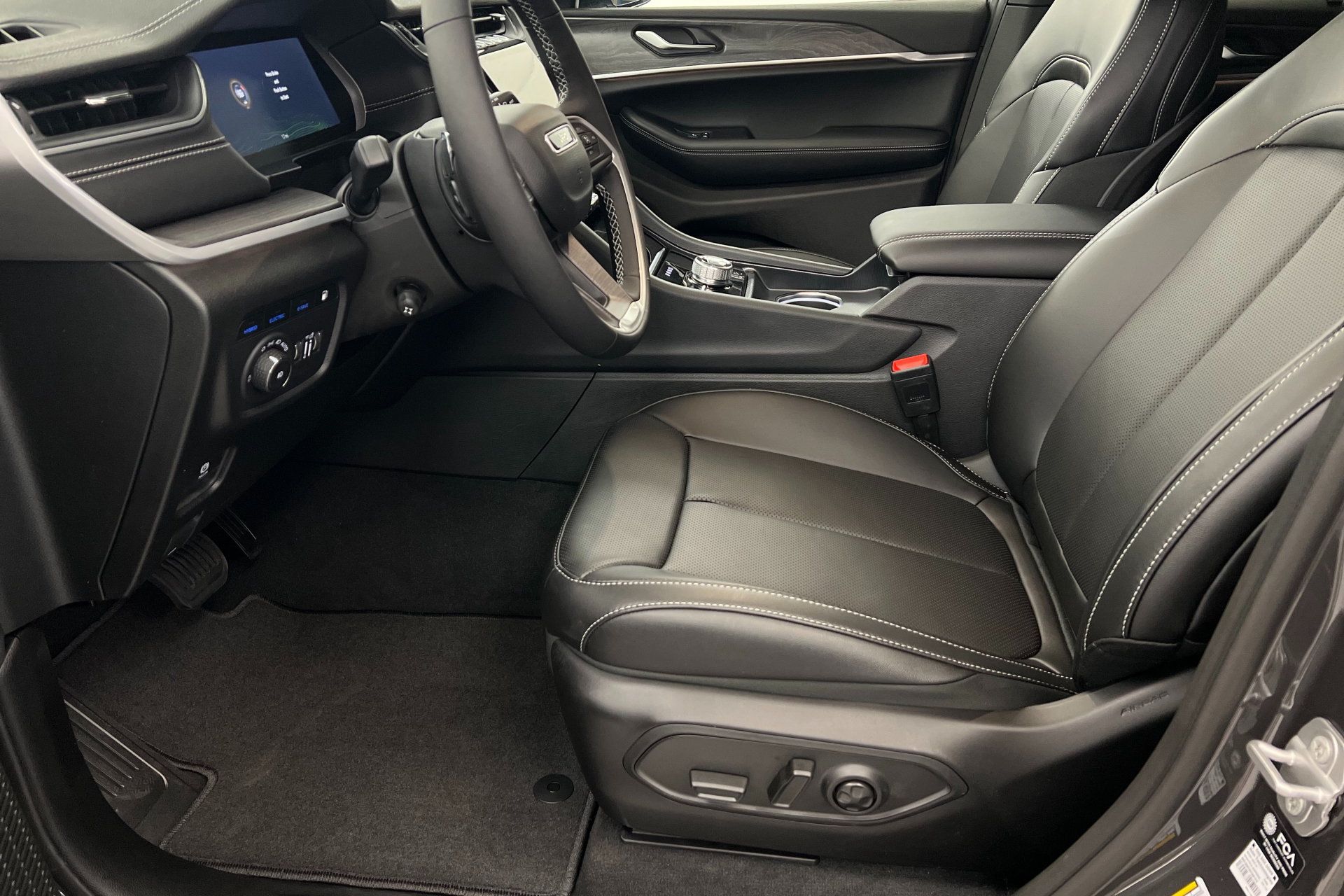 New 2024 Jeep Grand Cherokee Limited 4xe w/ Luxury Tech Group II AWD/4WD image 17