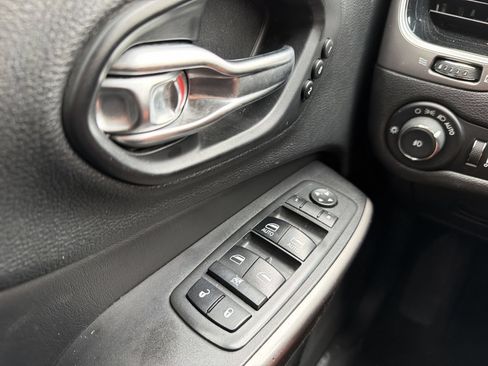Used 2019 Jeep Cherokee Limited AWD/4WD image 26