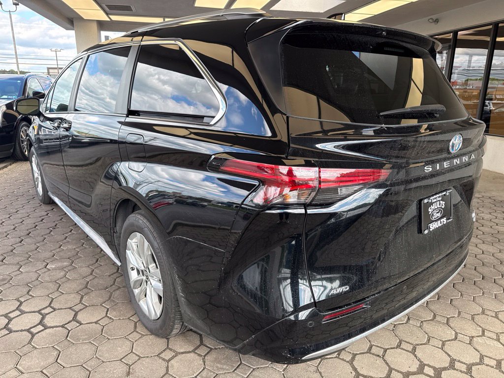 Used 2024 Toyota Sienna Limited AWD/4WD image 8