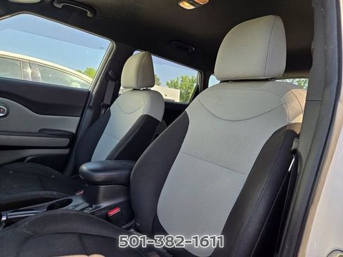 Used 2017 Kia Soul FWD image 6