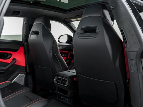 Used 2025 Lamborghini Urus SE image 37