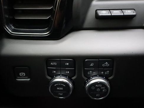 Used 2025 GMC Sierra 2500 AT4 w/ AT4 Premium Plus Package image 39